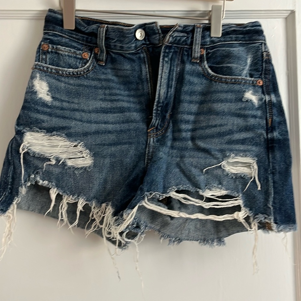 American Eagle “shredded” short